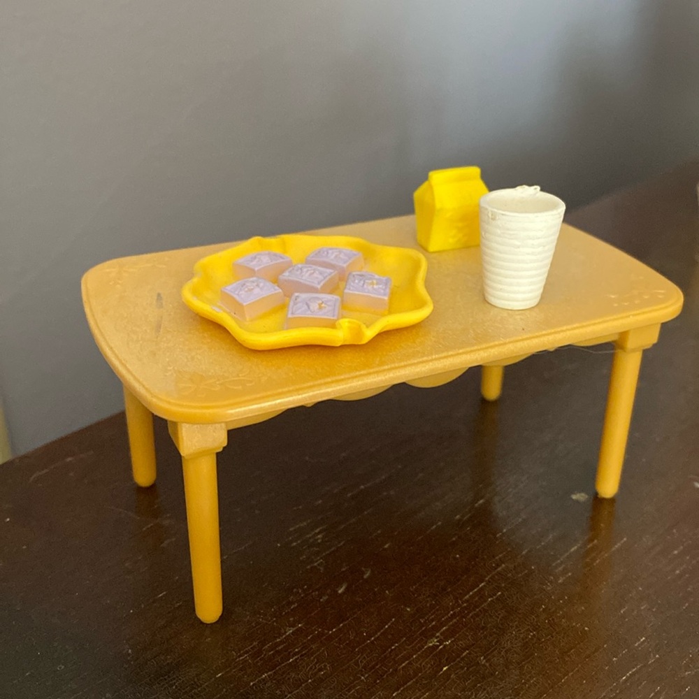 Sylvanian Families Dining Table Accessory Spare Parts with snacks and drinks